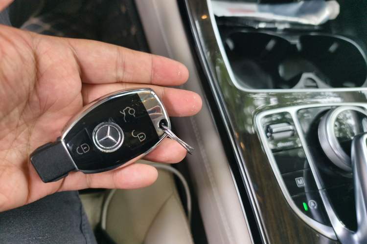 Used Mercedes-Benz GLC 2016 GLC 260 4MATIC Luxury Model
