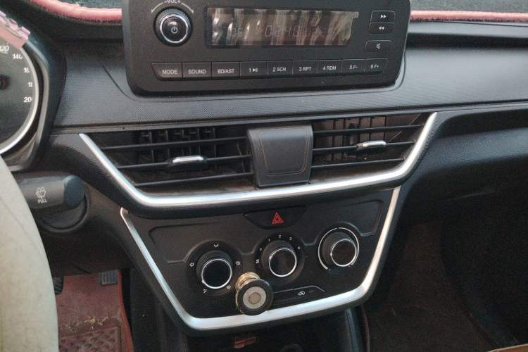 Used Wuling Hongguang S3 2018 1.5L Manual Standard Version China V Standard Audio And AC Panel