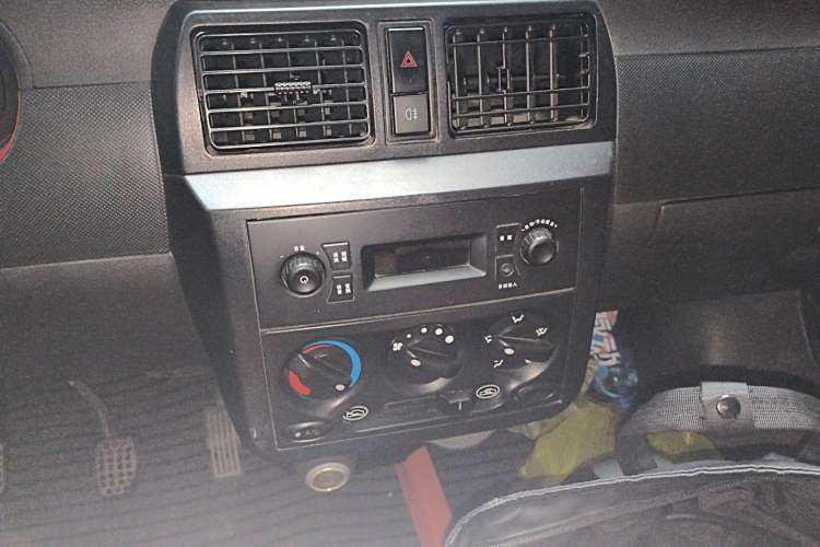 Used Wuling Rongguang 2012 1.5L Extended Standard Version Audio And AC Panel