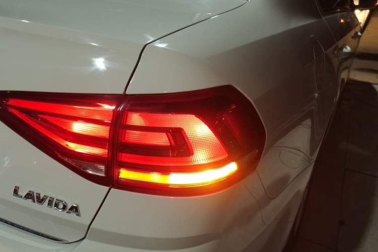 Used Volkswagen Lavida 2017 1.6L Automatic Comfort Edition
