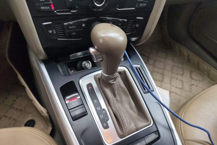 Used Audi A4L 2012 2.0 TFSI automatic standard version