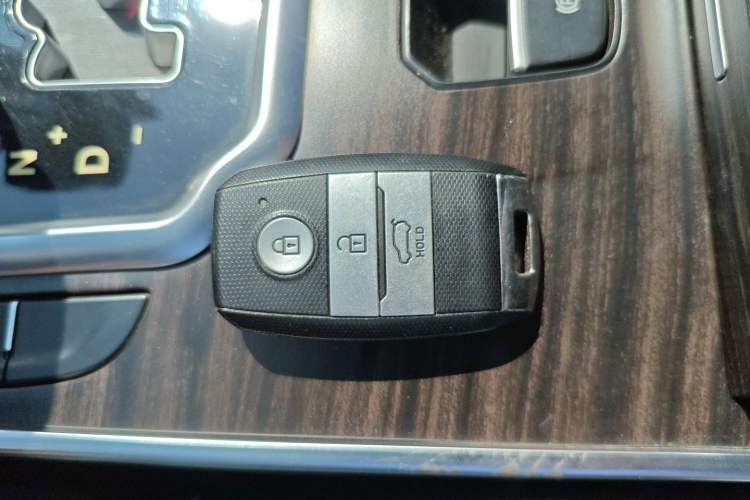 Used Land X7 2015 2.0T Panoramic Prestige Edition
