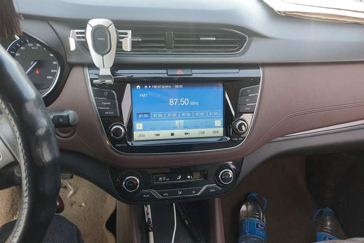 Used CHANGAN Lingxuan 2017 1.6L Manual Happiness Edition Audio And AC Panel