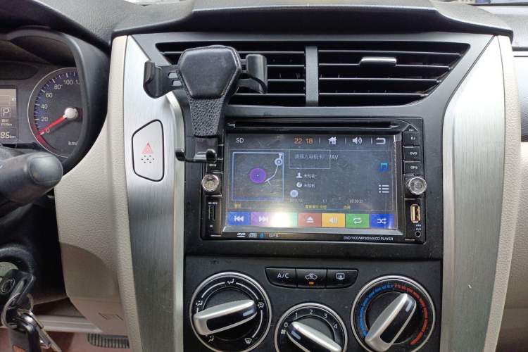 Used Venucia R50 2015 1.6L Automatic Fashion Edition
