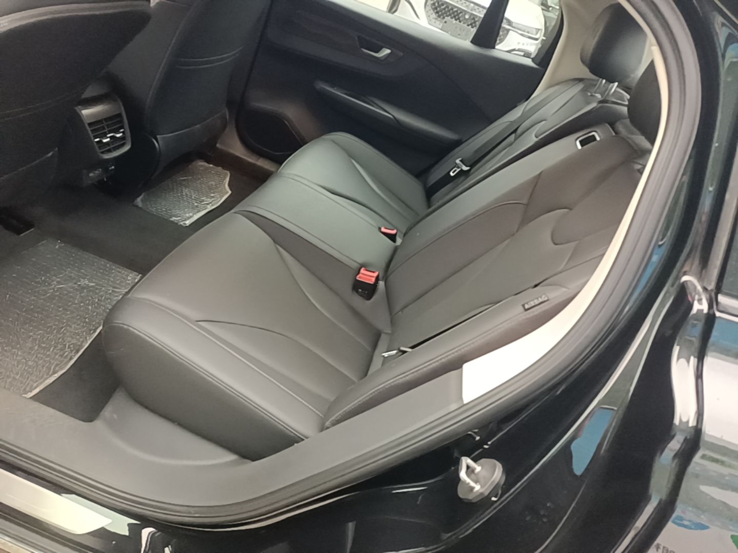 Hongqi E-QM5 2023 Base Travel Edition — снимка 20