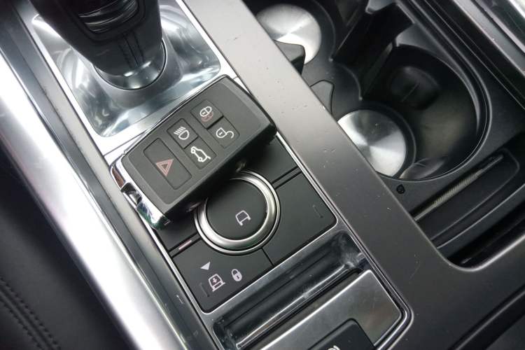 Used Land Rover Range Sport 2021 3.0 L6 SE Interior 1