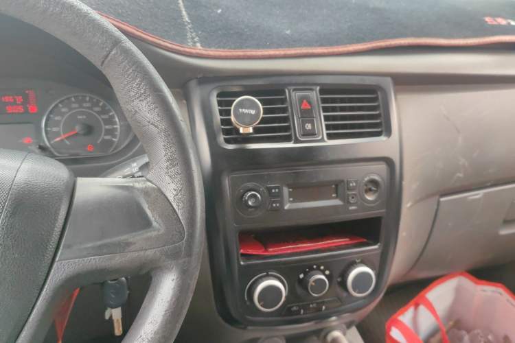 Used Wuling Rongguang V 2016 1.5L Practical Version Audio And AC Panel