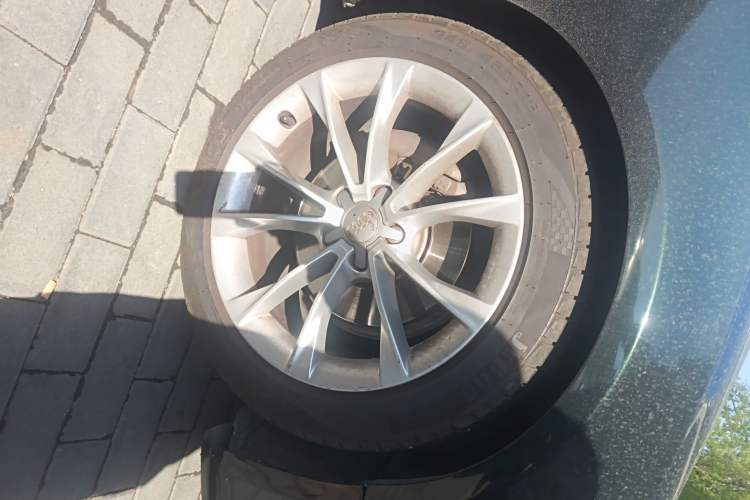 Used Audi A5 2012 2.0TFSI Sportback quattro Right Front Wheel Hub