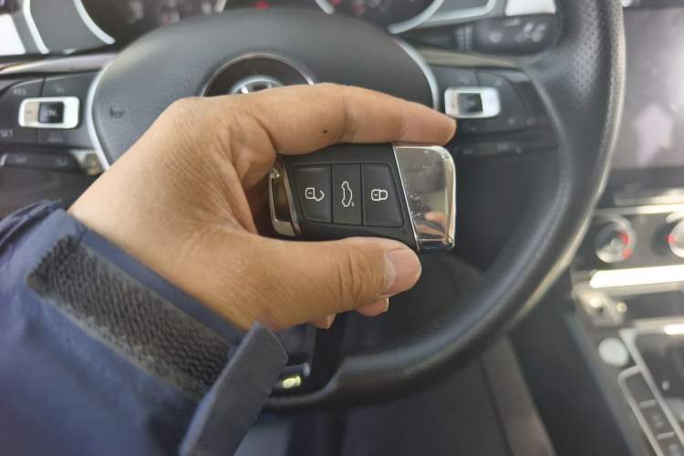 Used Volkswagen Magotan 2018 330TSI DSG Advanced Model Vehicle Key