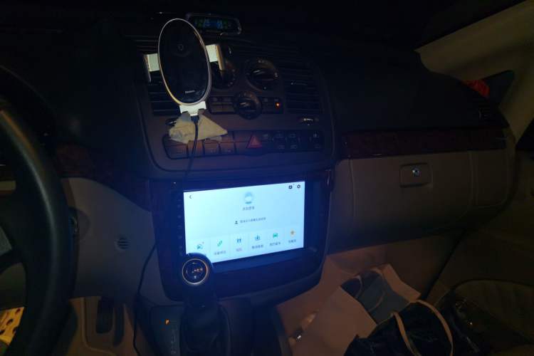 Used Mercedes-Benz Viano 2013 3.0L Hospitality Edition Audio And AC Panel