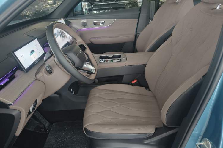 Used Chery Tiggo 8 PLUS C-DM 2025 1.5T 116 km Prestige Version 5 Seats Left Front Seat