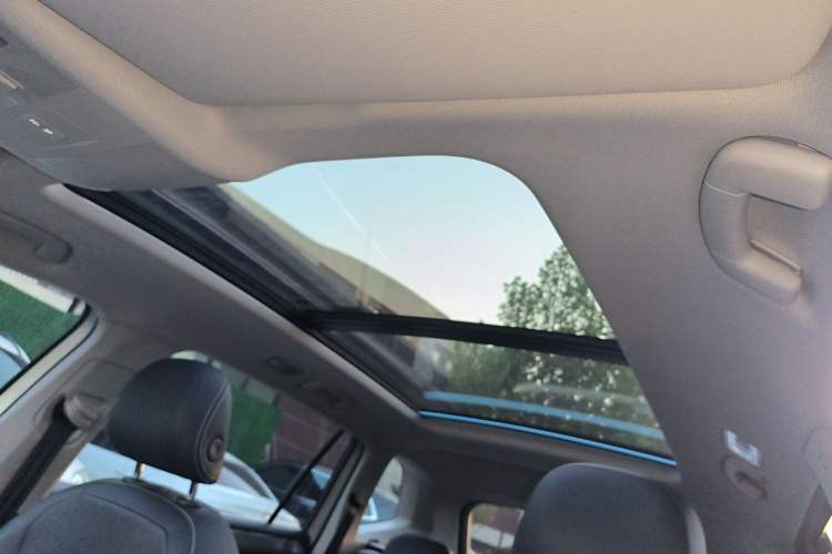 Used Volkswagen Tiguan L 2017 380TSI Automatic All-Wheel-Drive Luxury Edition Headliner