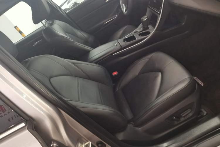 Used Toyota Avalon 2019 Dual-Engine 2.5L Luxury Edition China VI Standard