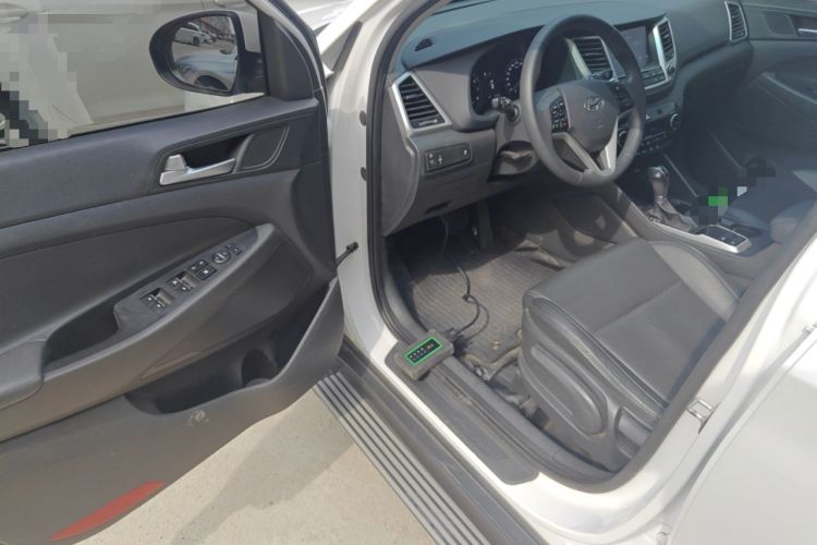 Used Hyundai Tucson 2015 1.6T Dual-Clutch Two-Wheel-Drive Smart Model Driver Seat