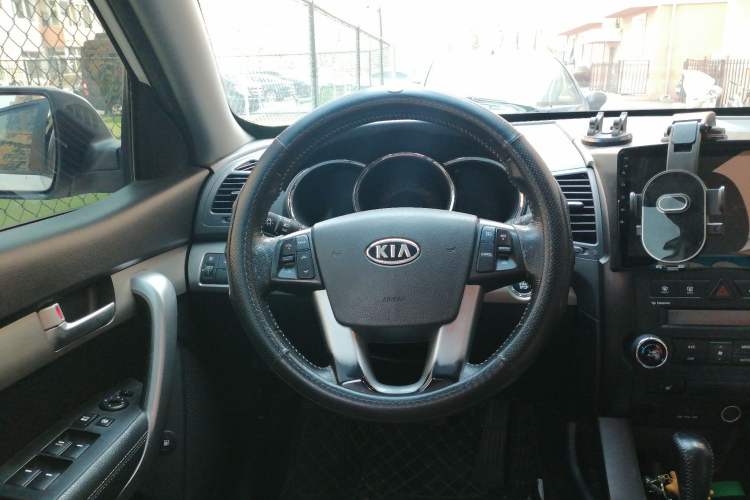 Used Kia Sorento 2012 2.4L Gasoline Luxury Edition