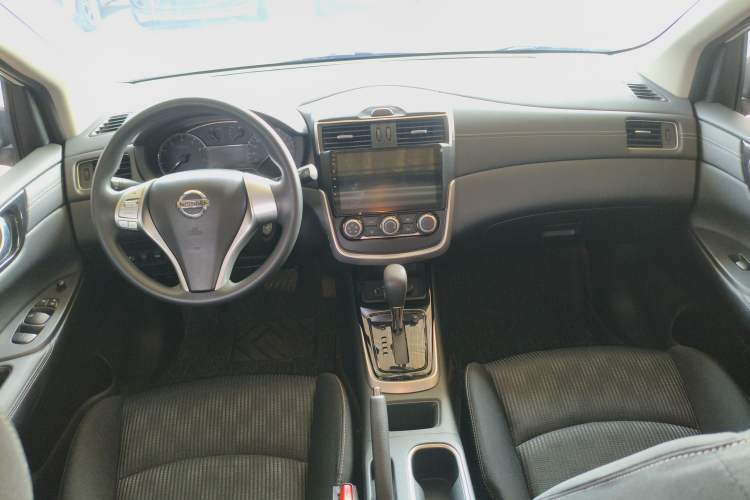 Used Nissan Tiida 2024 1.6L CVT Cool Dynamic Edition Center Console