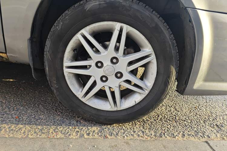 Used Soueast V3 Lingyue 2011 1.5L Manual Happiness Edition Right Front Wheel Hub