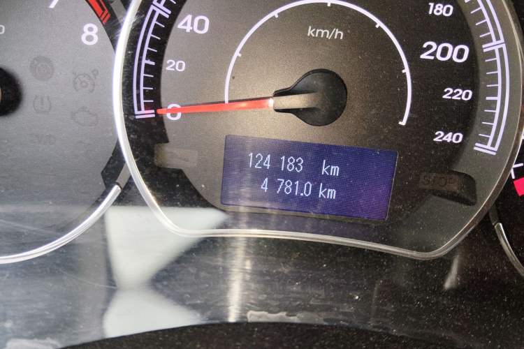 Used Renault Koleos 2014 Revised Version 2.0L Two-Wheel Drive Fashion Edition Odometer Close Up