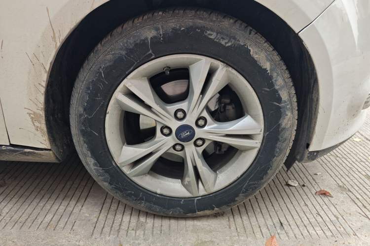 Used Ford Focus 2012 Sedan 1.6L Automatic Fashion Edition
