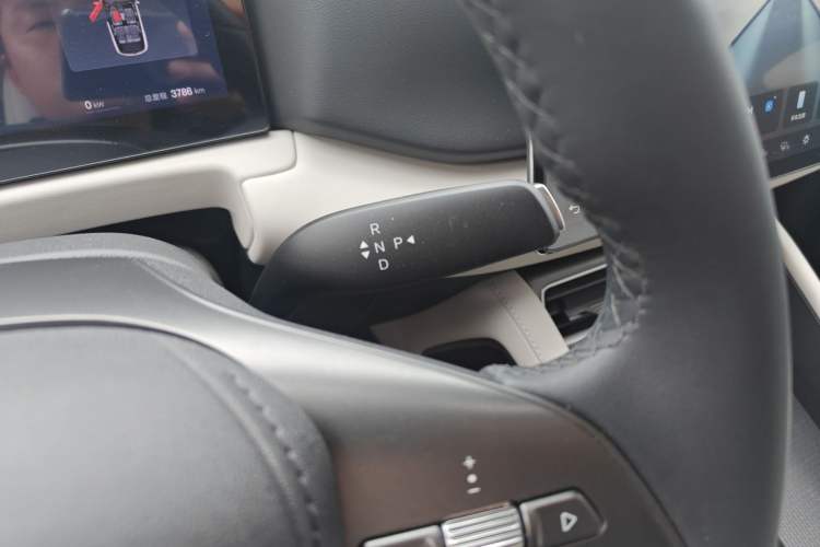 Used BYD Yuan UP 2025 Intelligent Driving Version 401 KM Dynamic Edition Gear Lever