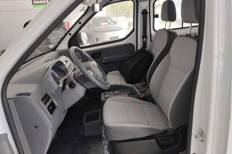 Used Wuling Yangguang 2025 Model 400km Bus Edition—Comfort Edition