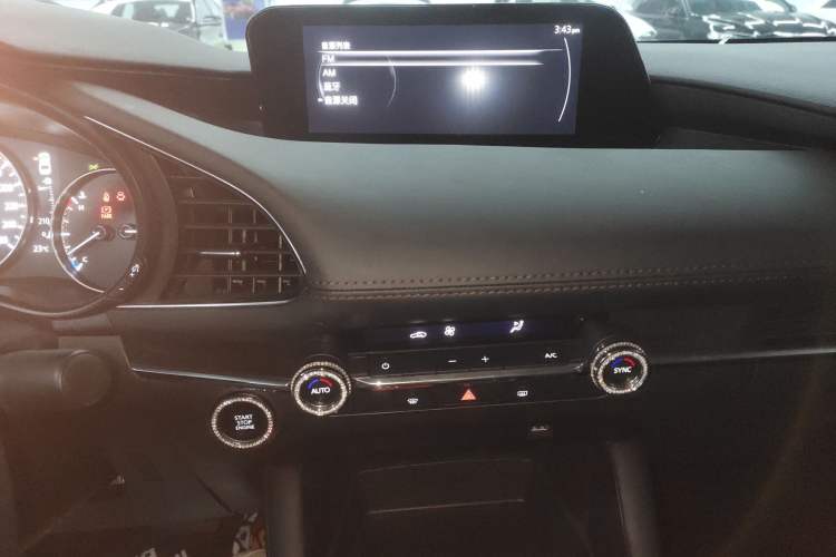 Used Mazda 3 Axela 2020 2.0L Automatic Zhiya Edition Audio And AC Panel