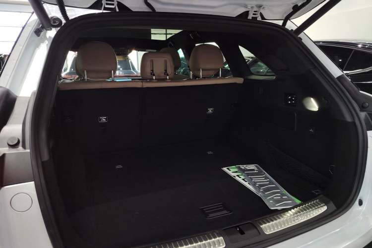 Used XPeng G9 2025 625 Long-Range Max Trunk