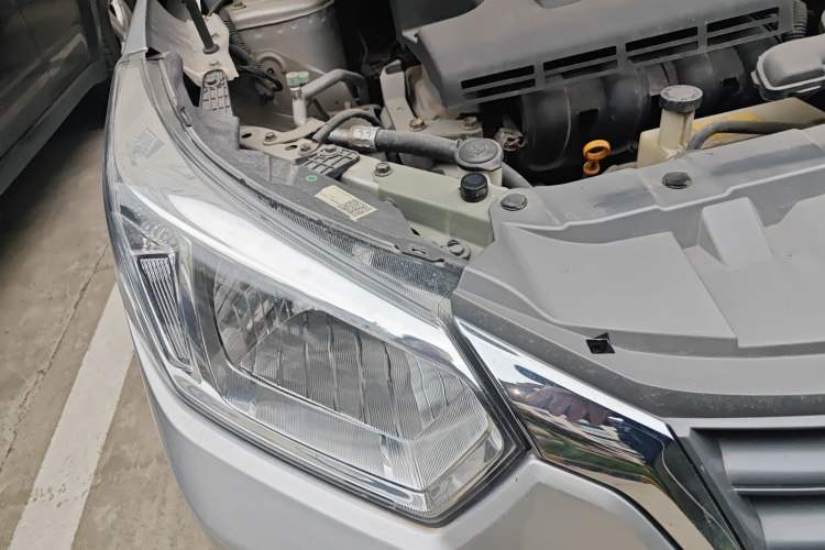 Used Venucia D50 2012 1.6L Manual Comfort Edition Right Front Headlight