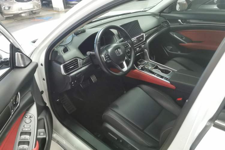 Used Honda Accord 2022 260TURBO Phantom Night · Prestige Edition Driver Seat