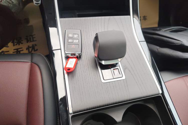 Used Land Rover Range Evoque 2026 Model Range Rover Velar L SE
