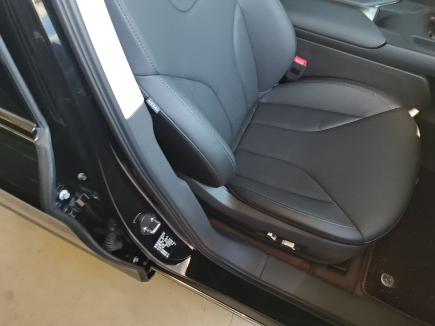 Hongqi E-QM5 2022 431 km Charge & Enjoy Edition — снимка 19