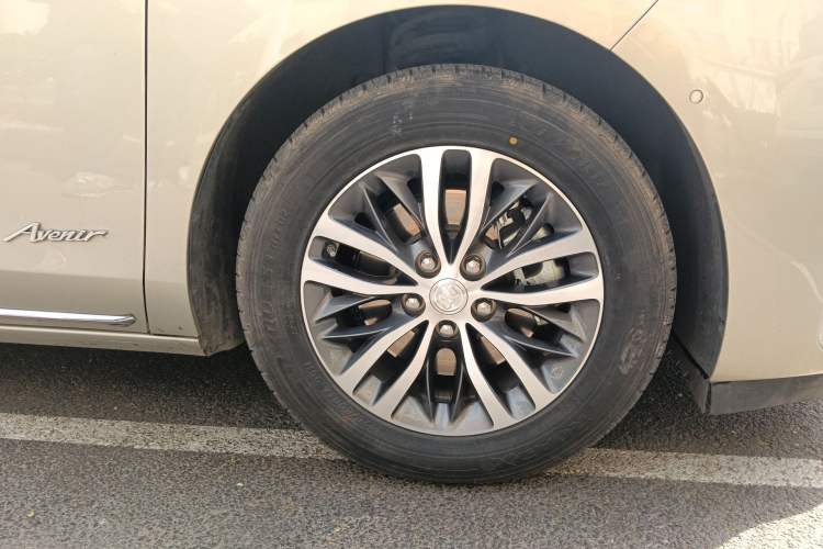 Used Buick GL8 2023 ES Lu Zun Deluxe and Yue Edition Right Front Wheel Hub