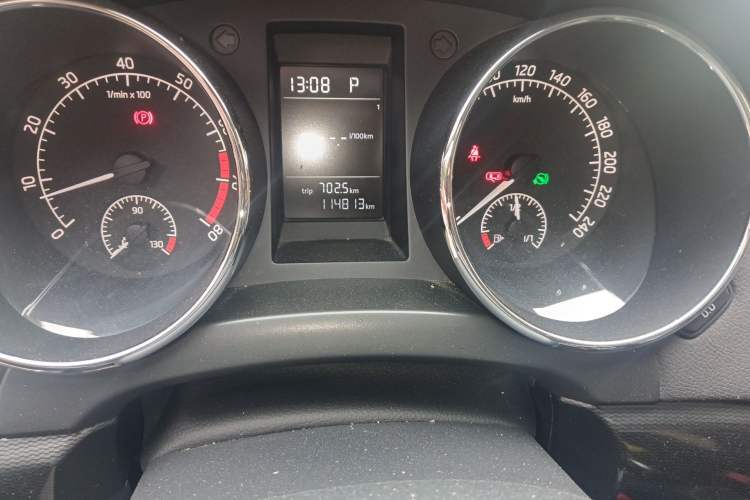 Used Skoda Yeti 2016 1.4TSI DSG Advanced Edition Odometer Close Up