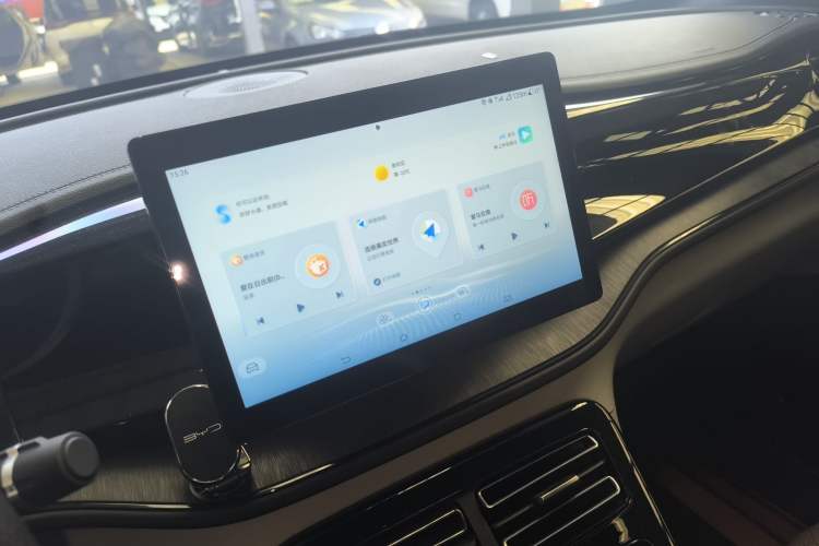 Used BYD Qin PLUS 2023 Champion Edition DM-i 55KM Leading Model Audio And AC Panel