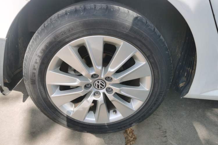 Used Volkswagen Lavida 2013 Revised Version 1.4 TSI DSG Comfort Edition Right Rear Wheel Hub