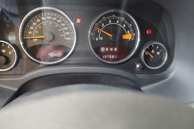 Used Jeep Compass 2014 2.4L Four-Wheel Drive Serpentine Collection Edition Odometer Close Up