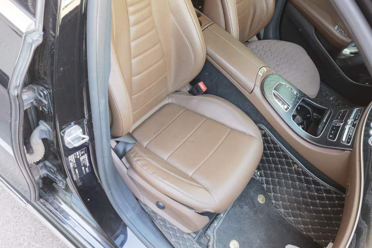 Used Mercedes-Benz E-Class 2019 E 300 L Sporty and Stylish Model Right Front Seat