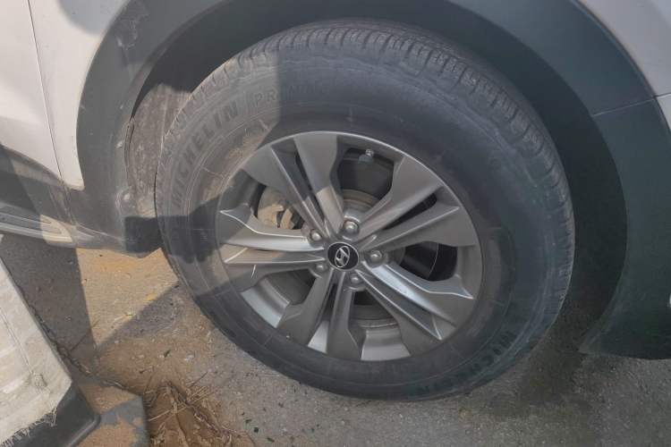 Used Hyundai Santa Fe 2013 Revised Version 2.4L Automatic All-Wheel Drive Smart Type
