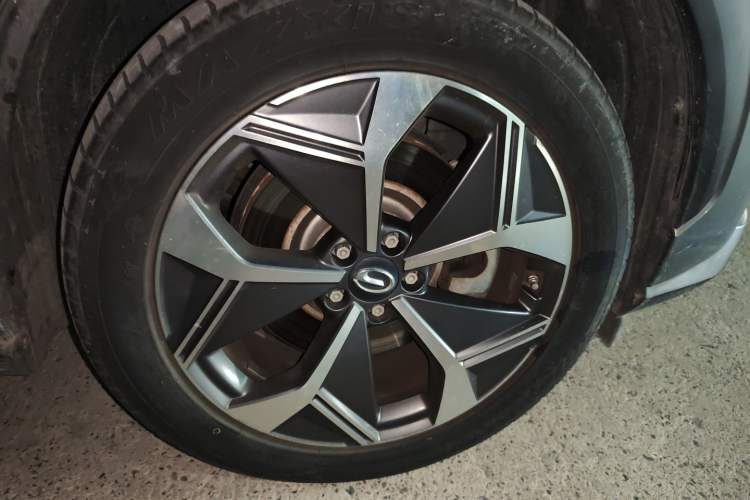 Used AION V 2020 70 Smart Technology Edition Right Front Wheel Hub