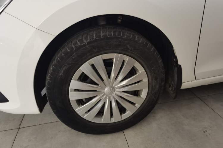 Used Volkswagen Santana 2021 1.5L Manual Fashion Edition Left Front Wheel Hub