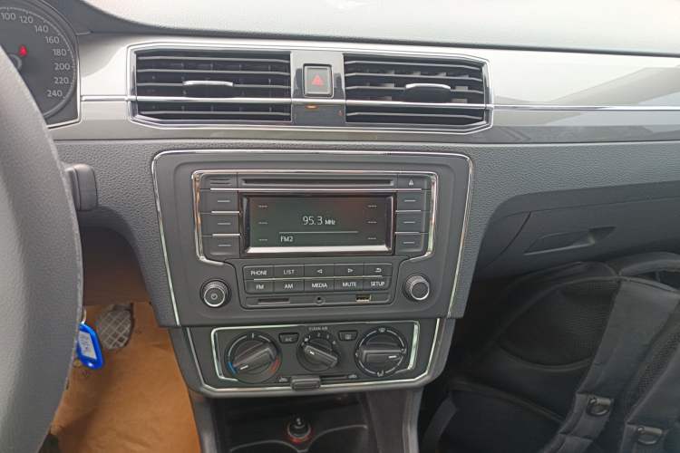 Used Volkswagen Santana 2016 1.6L Manual Comfort Edition Audio And AC Panel