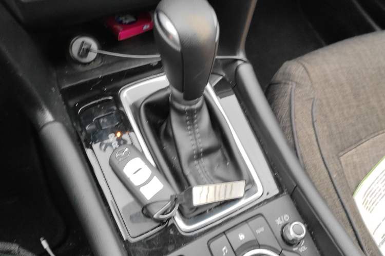 Used Mazda 3 Axela 2019 Cloud-Controlled Sedan 1.5L Automatic Luxury Model China VI Standard
