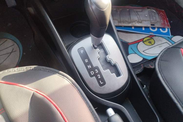 Used Kia K2 2015 Sedan 1.4L Automatic GLS Gear Lever