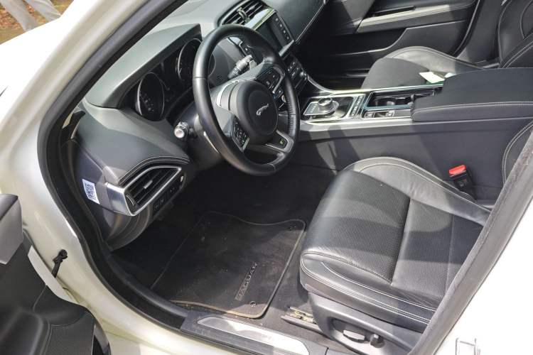 Used Jaguar XE 2018 2.0T 300 PS All-Wheel-Drive R-Sport Sport Edition Left Front Seat