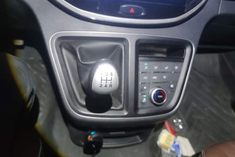 Used JAC Refine M4 2018 2.0L Manual Express Version Gear Lever