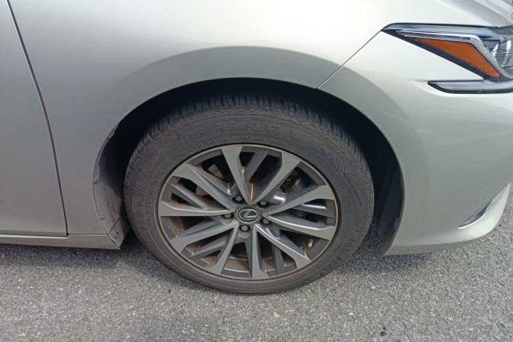 Used Lexus ES 2021 300h Excellence Edition Right Front Wheel Hub