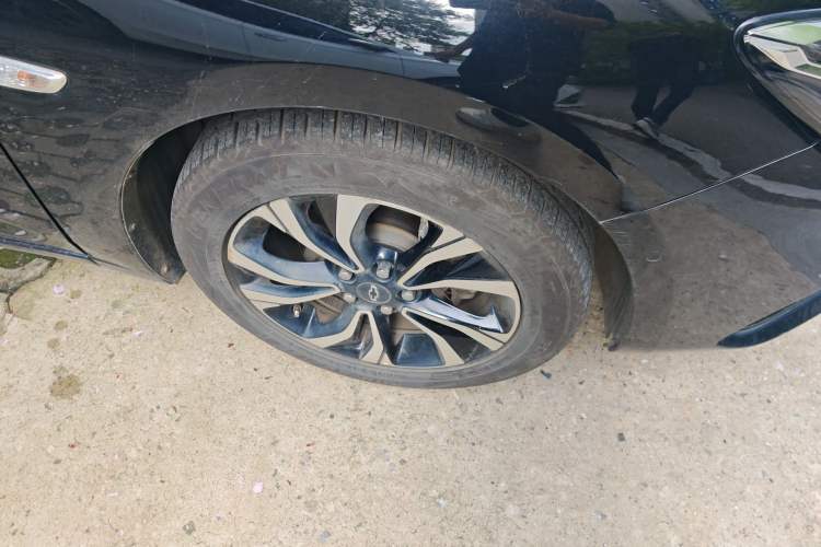 Used Chevrolet Monza 2019 RS 330T Automatic Sporty Edition China VI Standard Right Front Wheel Hub