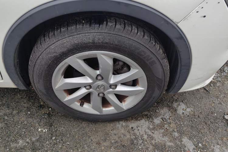 Used Baojun 310W 2017 1.5L Manual Fashion Model China V Right Front Wheel Hub