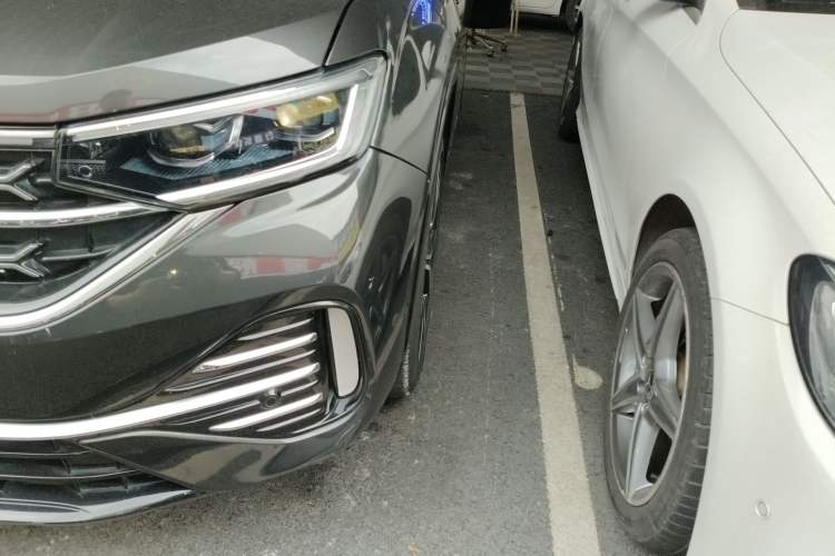 Used Volkswagen Tayron 2024 380TSI All-Wheel Drive R-Line Pro Smart Edition Left Front Headlight