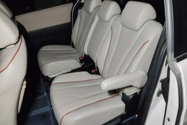 Used Mazda 5 2011 2.0L Automatic Luxury Edition
